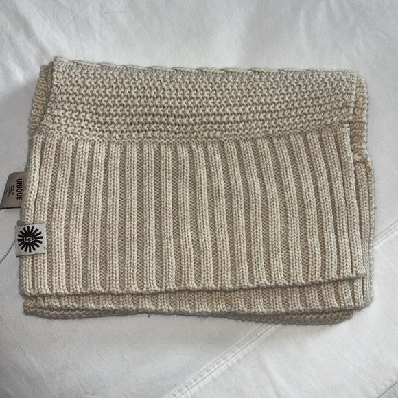 UGG Ivory Cable Knit Scarf, without Tags attached - Picture 6 of 6